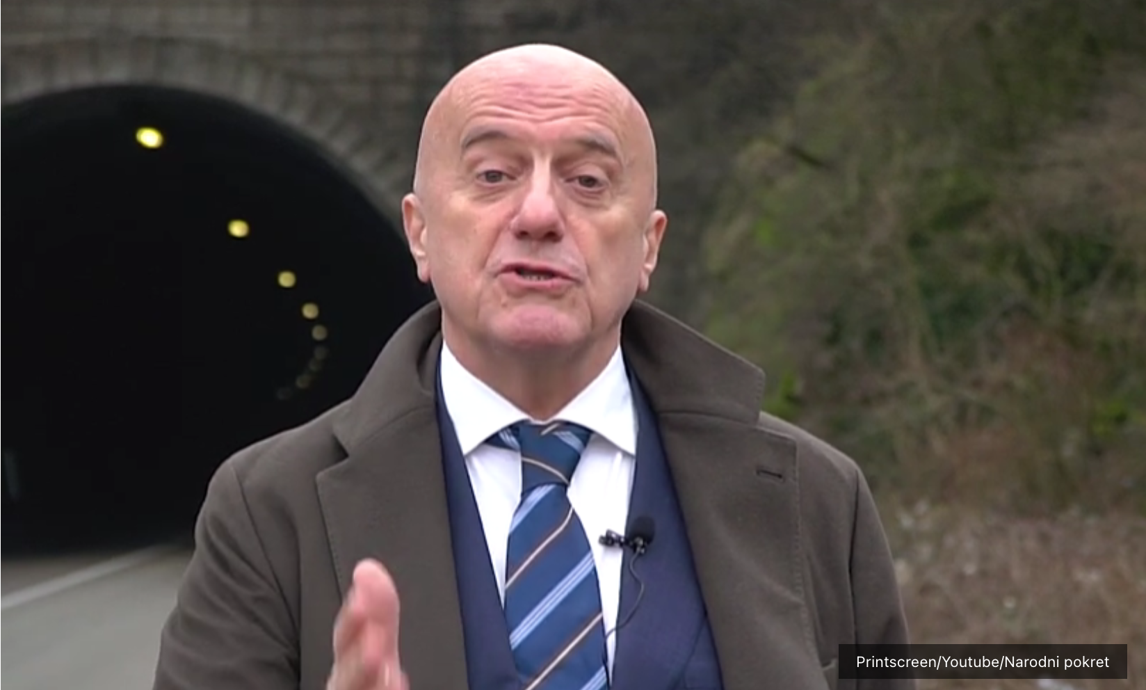 Daka Davidović na pretresu kuće Aca Đukanovića